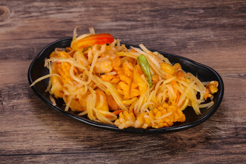 Thai salad with papaya and prawn