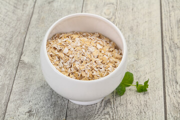 Raw oats in the bowl