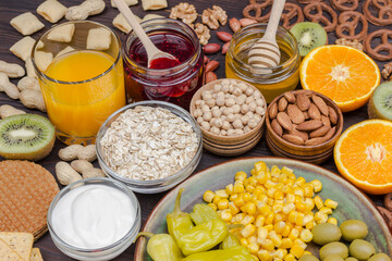 Jam oatmeal cookies, corn fruits: English breakfast.