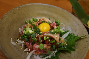 馬刺し　桜肉　ユッケ　生肉　食べる　食事