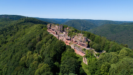 Fototapeta na wymiar Château du Haut-Barr en drone 