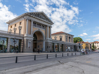 Obraz premium adua, entrance of new restorated Foro Boario parking at daytime with no cars in the street, near Prato della Valle square, with blue sky with some clouds