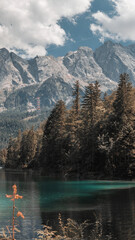 Der Eibsee am Fuße der Zugspitze. 
