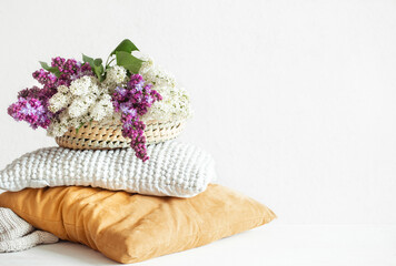 Fototapeta na wymiar Spring lilac blooms in the cozy interior.
