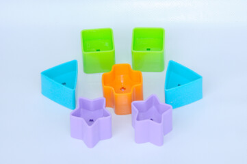 Naklejka premium Isolated children's toy blocks in various shapes made of plastic on white background 