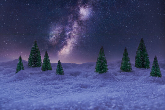 Winterlandschaft mit Kunstschnee als Weihnachtsmotiv