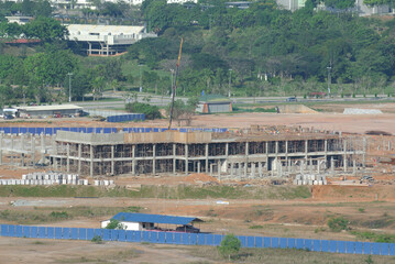 Obraz premium KUALA LUMPUR, MALAYSIA -MARCH 5, 2020:The construction site is operating during the day. Workers are busy carrying out their activities as planned under the supervisor's supervision. 