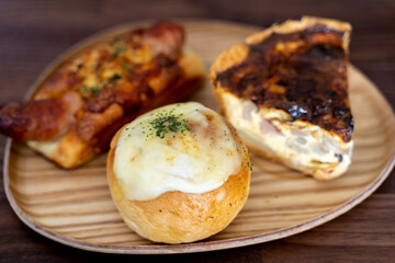 3種類の惣菜パン