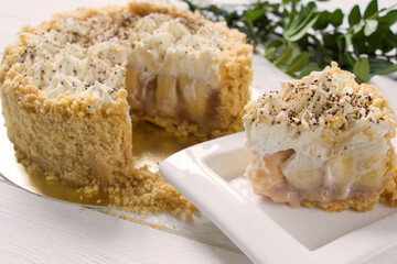 Banoffee pie cakes.Delicious  bananas cake ???? whipped cream