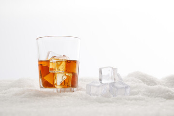 Whiskyglas mit Eiswürfel Wintermotiv