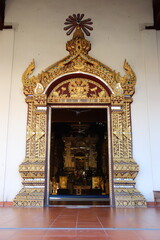Porte du Wat Phrathat Doi Suthep à Chiang Mai, Thaïlande	