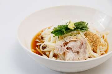 夏にはさっぱりと冷やしうどん