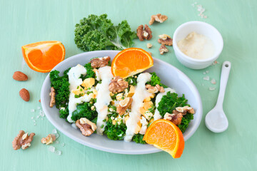 Grünkohl- Salat mit Ei	und Nuss	