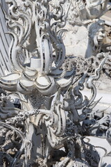 Mosaïques décoratives du Wat Rong Khun ou temple blanc à Chiang Rai, Thaïlande	