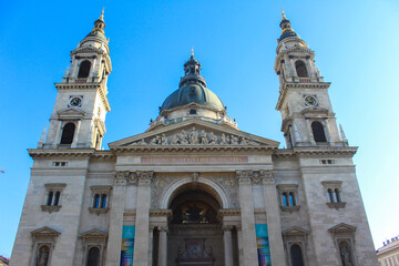 Fototapeta na wymiar Front view of St. Stephen's Basilica in Budapest