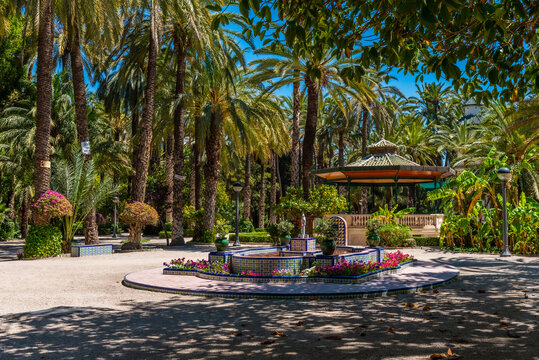 Fountain in El Palmeral municipal park in Elche, Spain