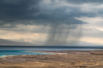 Obraz na płótnie Canvas Salty Dead sea shore in Israel