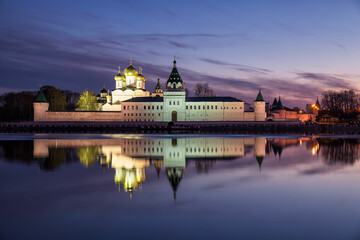 Fototapeta premium Ipatievsky monastery at twilight