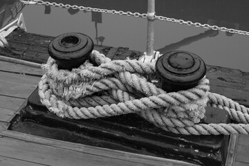 Boat Rope \in Black and White
