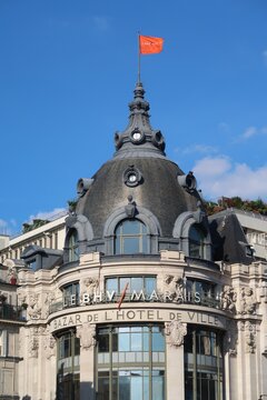 Coupole et enseigne du grand magasin BHV Marais (Bazar de l'H&ocirc;tel de Ville) &agrave; Paris &ndash; 27 mai 2020 (France)