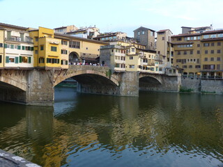 Fototapeta na wymiar Ponte Vecchio bridge in the summer