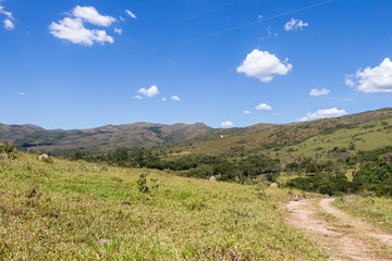 Fototapeta premium Estrada de terra na Serra da Canastra, Minas Gerais, Brasil.