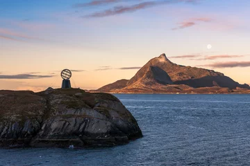 Foto op Plexiglas The Arctic Circle marker at 66° 33’ North on the little island of Vikingen, with the mountain of Hestmonkallen on the island of Hestmona beyond: Rødøy, Nordland, Norway © Will Perrett