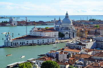 Fototapeta na wymiar Venice view from the sea with boats and gondolas