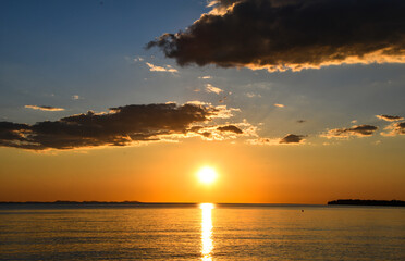 Obraz premium Beautiful sunset above the Adriatic Sea photographed from Zadar, Croatia