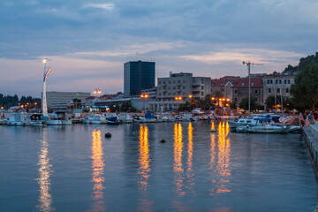 Obraz na płótnie Canvas Miasto o zachodzie słońca - Split, Chorwacja