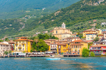 Lakeside promenade at Malcesine in Italy - obrazy, fototapety, plakaty