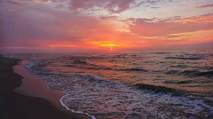 Zachód słońca nad morzem. Bałtyk