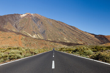 The roads of the Canary Islands, in search of volcanoes