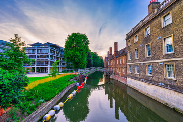 Obraz premium Mathematical Bridge at sunset in Cambridge. England