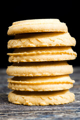 dry and crumbly cookies