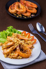 Fried shrimp with garlic