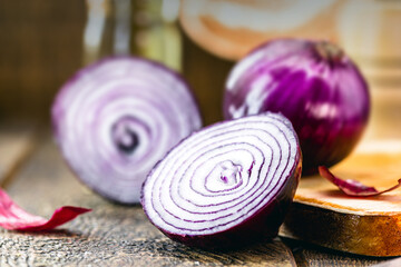 Brazilian red onion, with a mild and sweet taste, more caloric and because of its color, is rich in anthocyanin, a powerful antioxidant that helps fight free radicals.