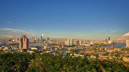 Obraz premium bangkok cityscape daytime with clear blue sky and chao praya river view