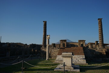 Temple of Apollo, Pompeii, ancient city, in Naples, Italy, アポロ神殿 イタリアの古代都市 ポンペイ	