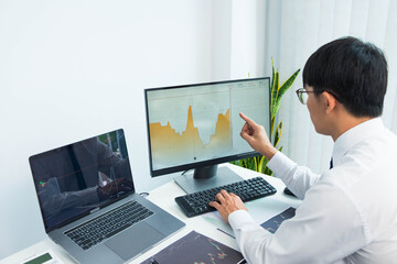 Stock surfers consult investment with online brokers, trading, trading stocks to get business profits.