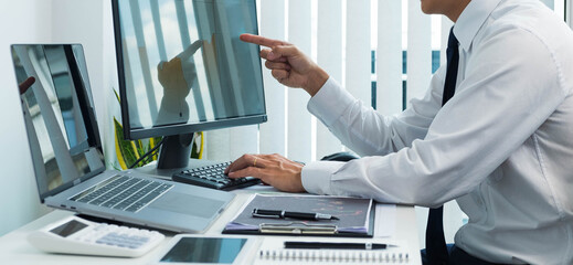 Stock surfers consult investment with online brokers, trading, trading stocks to get business profits.