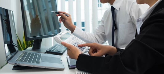 Stock surfers consult investment with online brokers, trading, trading stocks to get business profits.