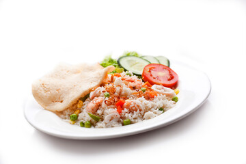 Seafood fried rice. Cooked white rice seasoning, shrimp, sliced squid, peas, corn kernels. Sliced with cucumbers, tomatoes, lettuce and crackers.