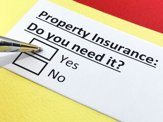 Obraz premium Questionnaire about insurance