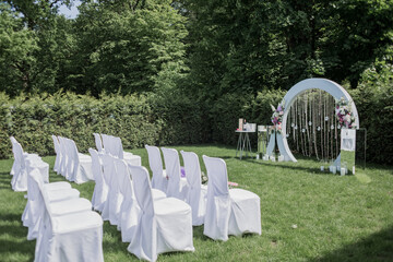 round arch for the wedding ceremony