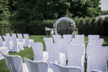 round arch for the wedding ceremony