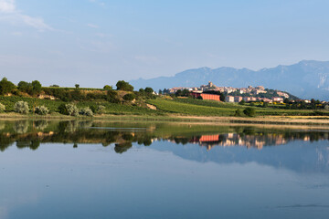 Fototapeta na wymiar Carralogroño lake with Laguardia town as background, Rioja Alavesa, Spain