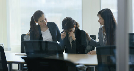 泣くビジネスウーマン