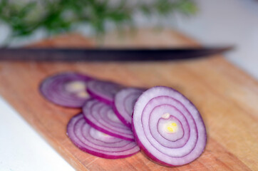 rote Zwiebelscheiben