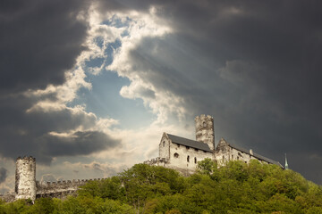 Fototapeta premium Panoramic view of Bezdez castle with clouds